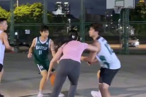 哇塞，这身材！😍野球场肘姐晒打球视频：我要的是绝对压制！