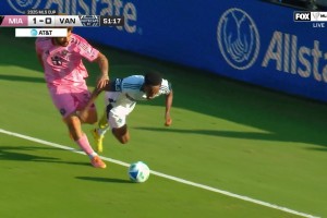 鸣不平？福克斯体育：温哥华队再次倒地，裁判没有判罚点球👀